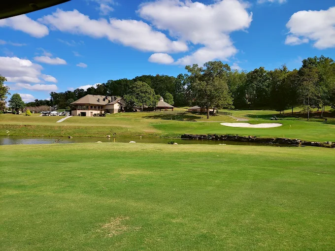 Avalon Golf & Country Club Lenoir City, TN - Pristine putting green with strategic bunkers and mature landscaping, Semi-Private 18-hole Tennessee golf course