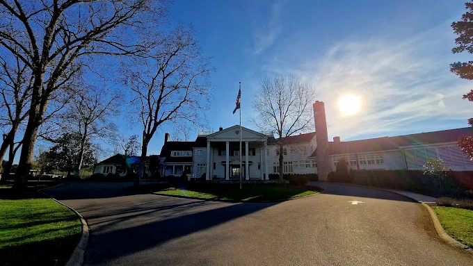 Belle Meade Country Club Nashville Tennessee - Pristine Bermuda grass putting green with strategic bunkers, exclusive private country club golf course