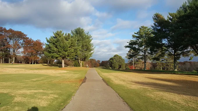 Dead Horse Lake Golf Course Louisville TN - Championship golf course entrance with professional landscaping and signage