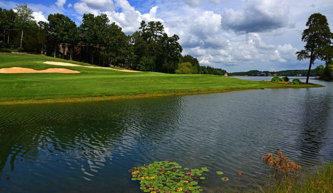 Heatherhurst Brae Golf Course Fairfield Glade, TN - Pristine putting green with strategic bunkers and mature landscaping, Resort 18-hole Tennessee golf course