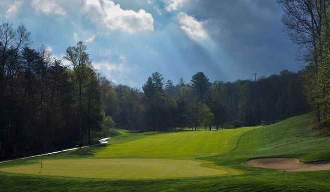 Heatherhurst Crag Golf Course Fairfield Glade, TN - Pristine putting green with strategic bunkers and mature landscaping, Semi-Private 18-hole Tennessee golf course