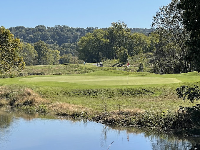 Island Pointe Golf Club Kodak TN - Championship golf course entrance with professional landscaping and signage