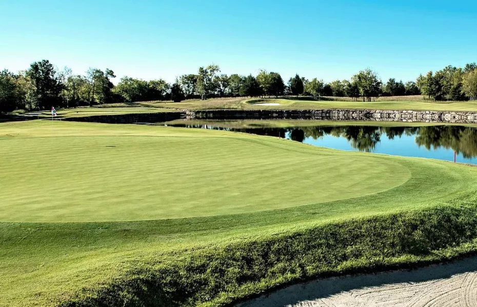 Tennessee Grasslands Golf & CC - Foxland Gallatin TN - Panoramic fairway view hole 12 with strategic bunkers and mature trees