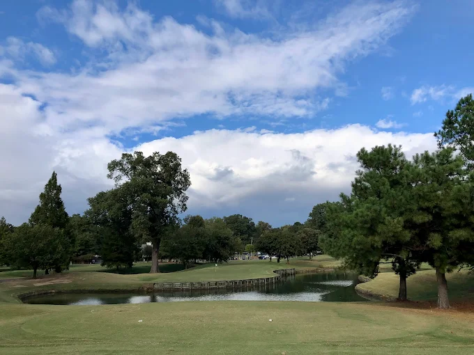 The Links at Galloway Memphis TN - Panoramic fairway view hole 12 with strategic bunkers and mature trees
