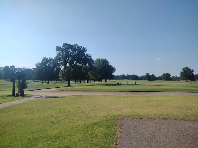 The Links at Whitehaven Memphis TN - Championship golf course entrance with professional landscaping and signage